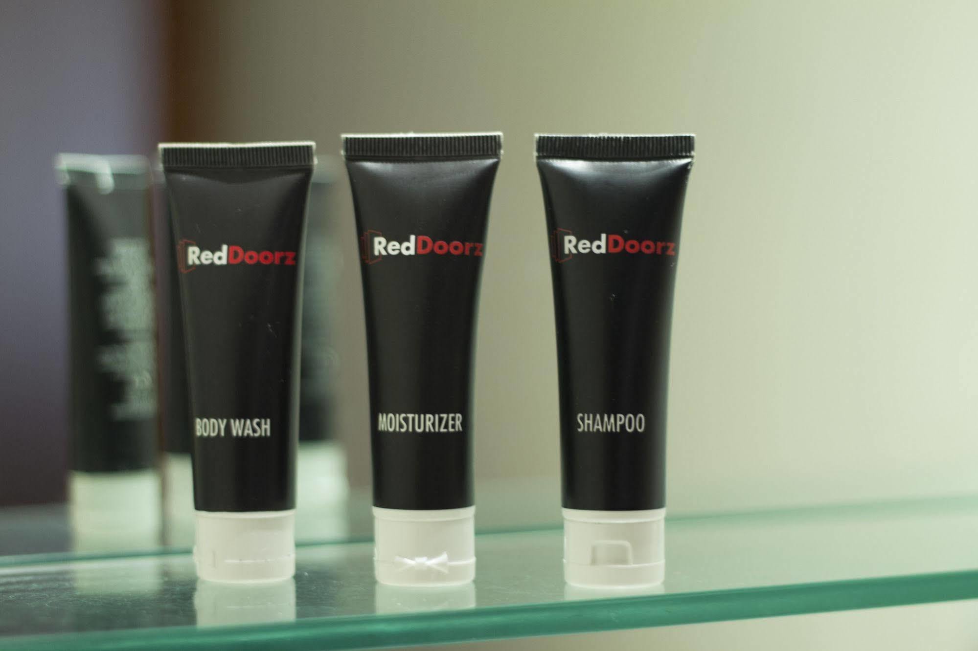 Reddoorz @ Gegerkalong Girang Hotel Bandung Kültér fotó